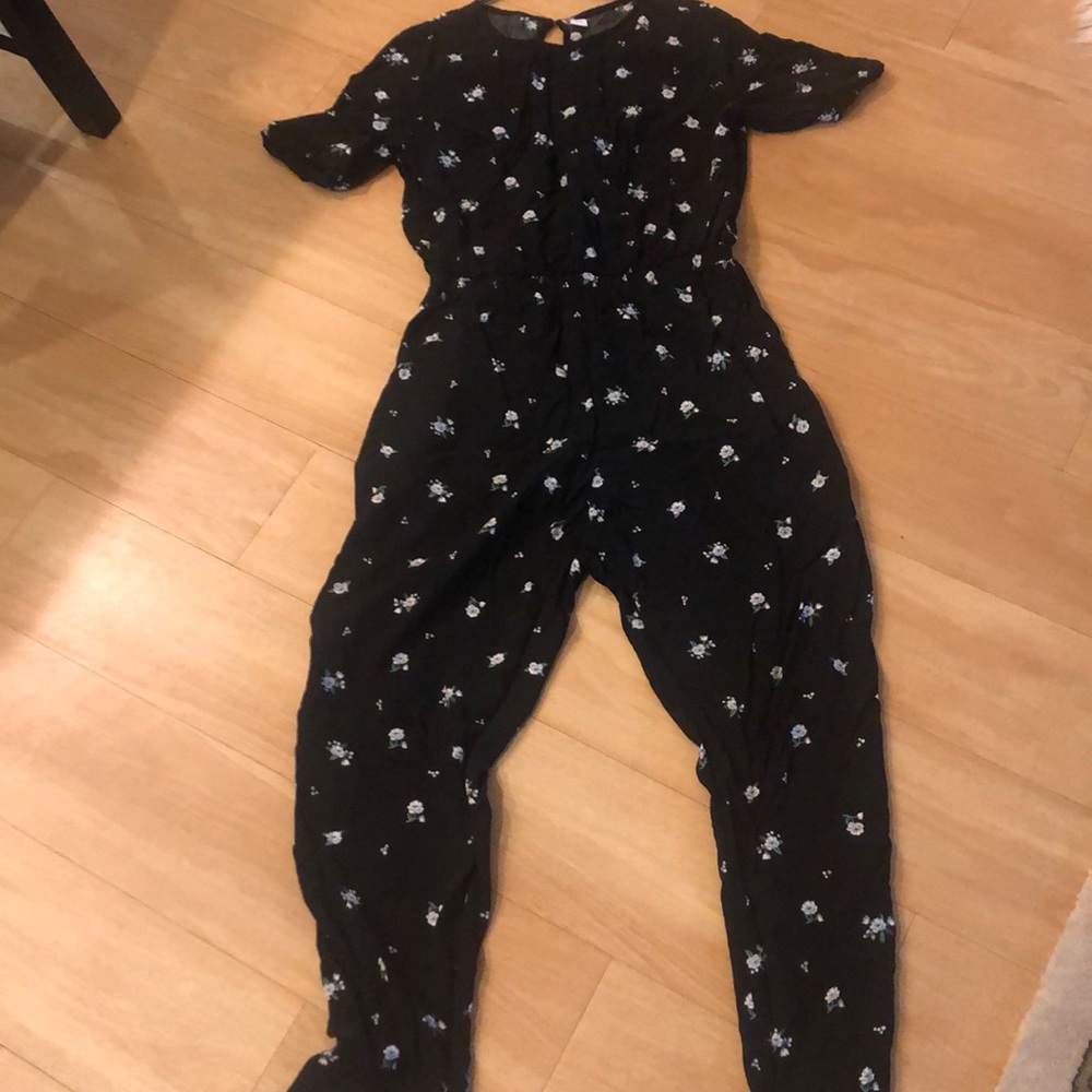 Very cute romper!